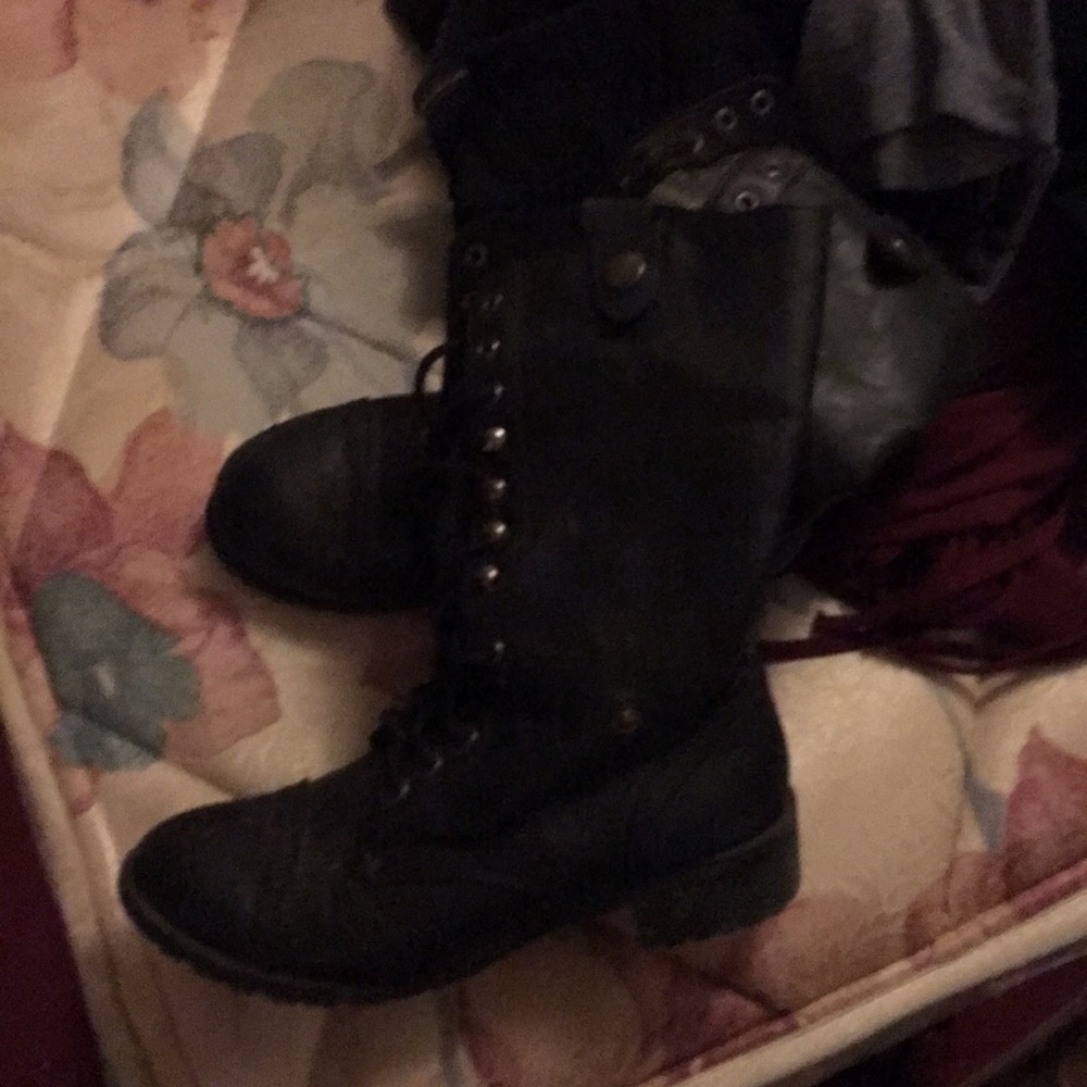 Combat boots